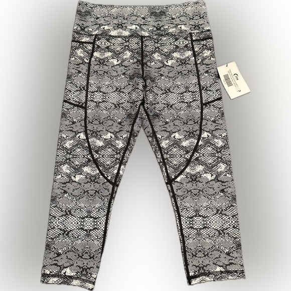 Zyia Light n Tight Pocket High Rise Capri 20” in Cobra Metallic - Picture 1 of 13